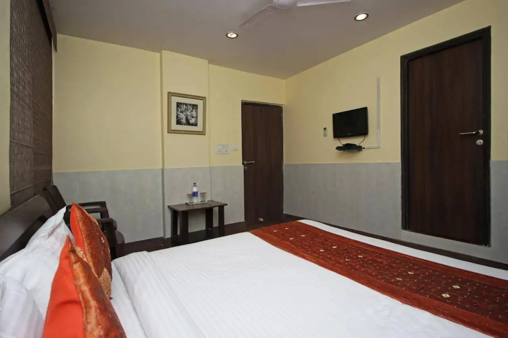 OYO 2206 Hotel Rajawat Manor