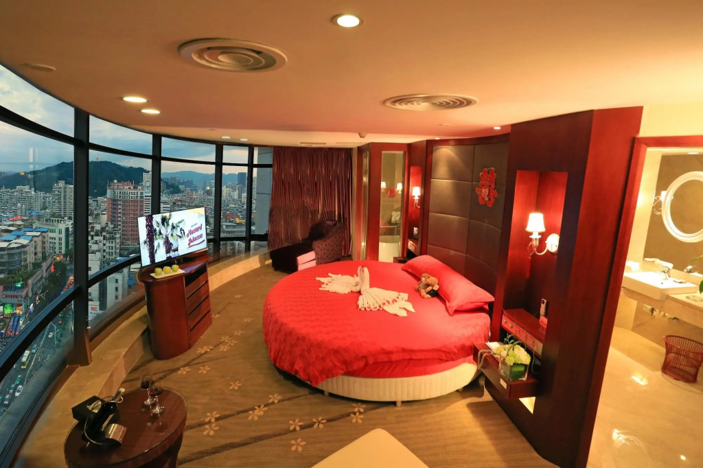 Ramada Longyan