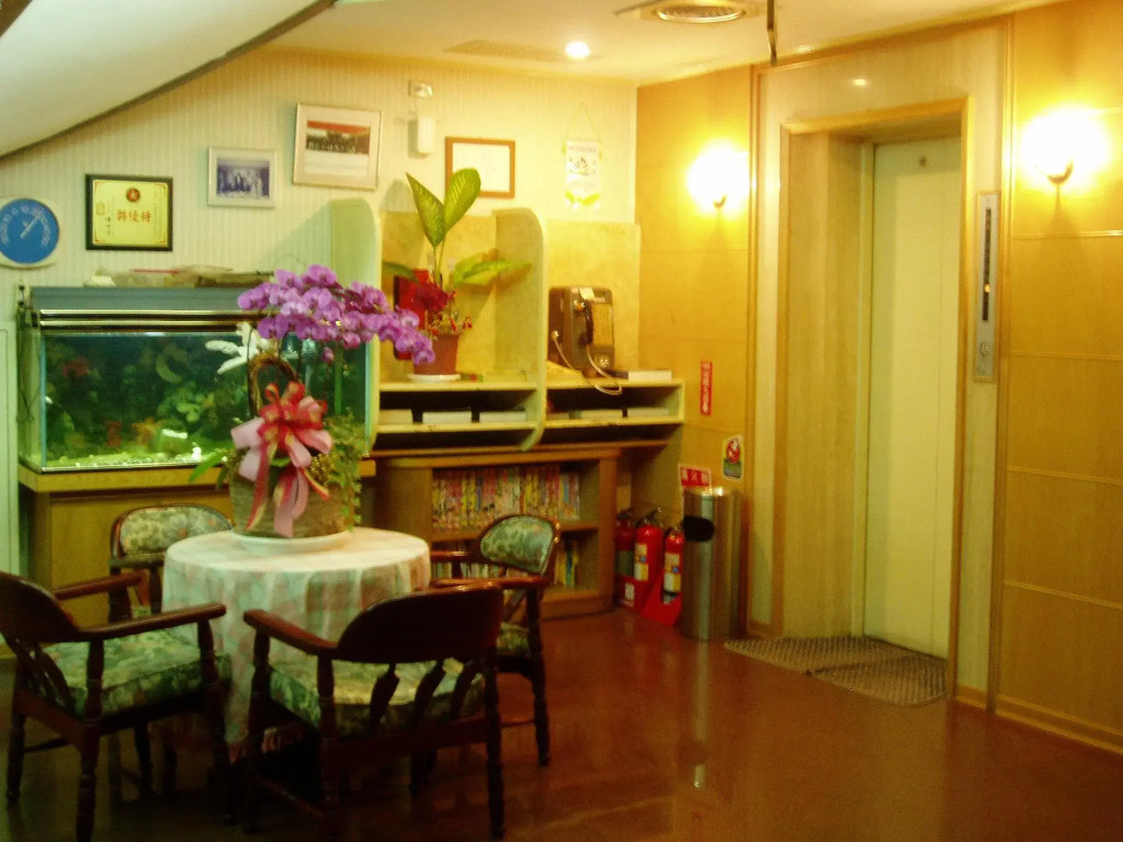 Famouse Hotel