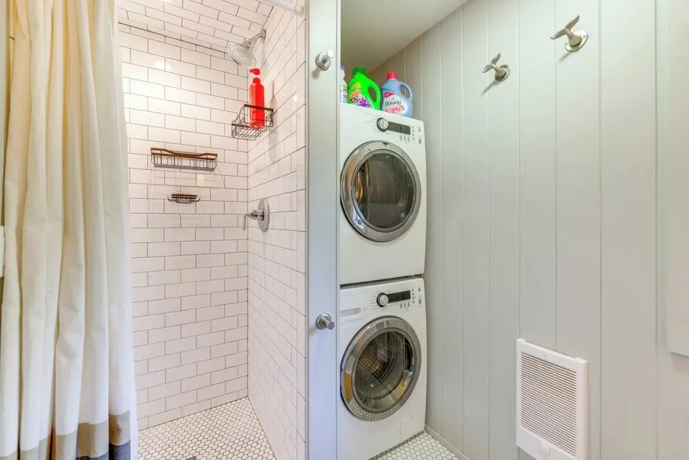 Steps to Commercial St! Lofted Provincetown Gem