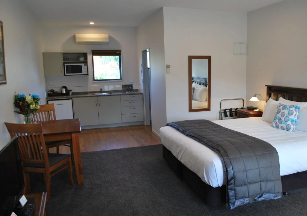 Carrick Lodge Motel