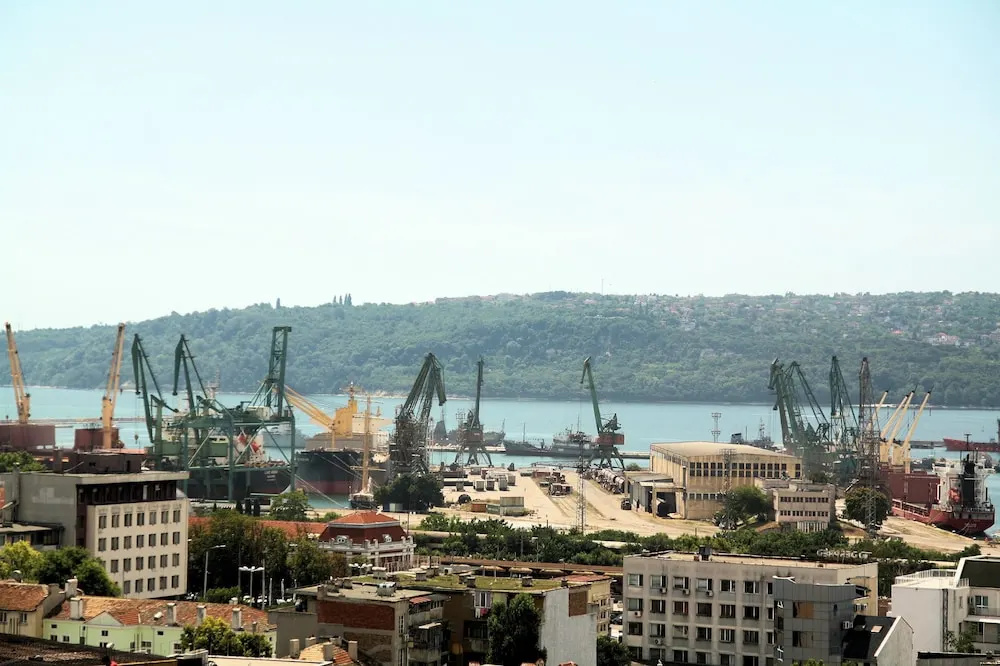 Sea view apartment in the city heart