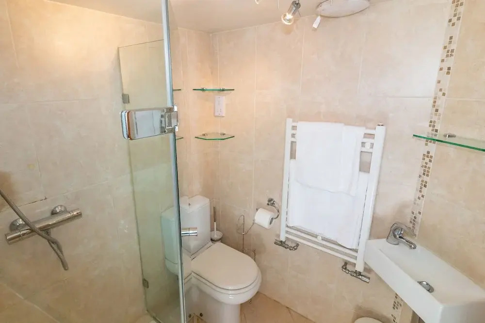 The River Cam Escape - 5BDR with Private Garden with Pond