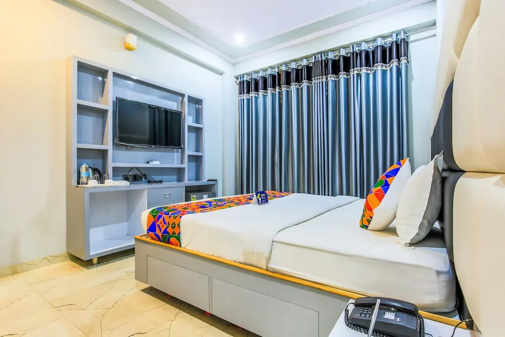 SR 1 by FabHotel