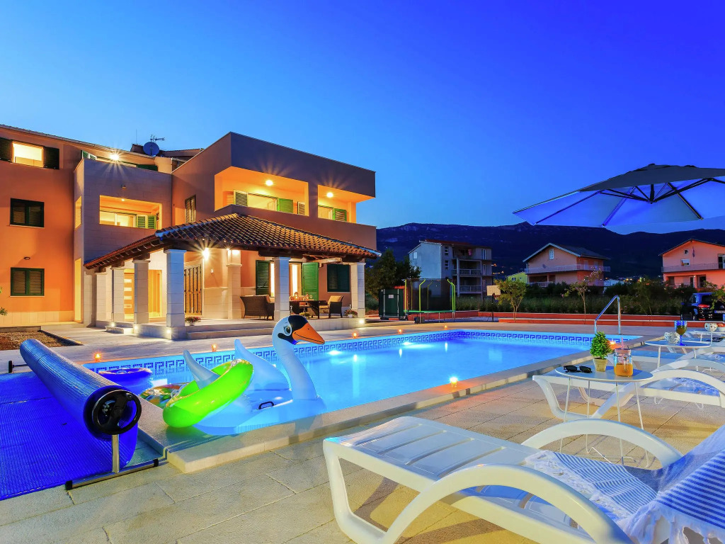 Comfortable Villa in Kaštel Novi with Pool