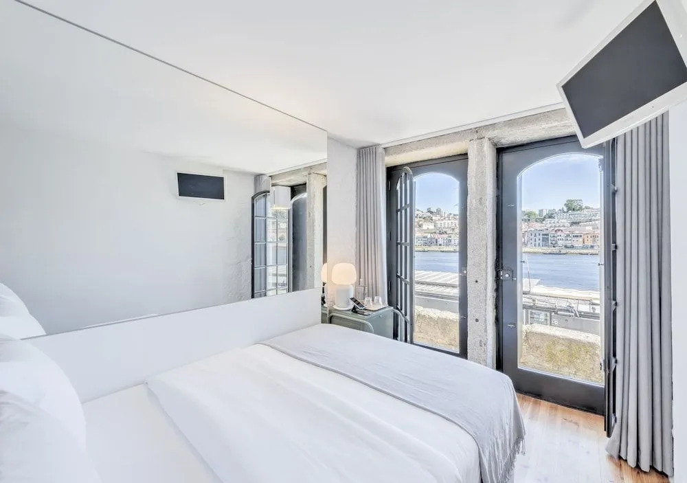 Oporto Street Fonte Taurina - Riverfront Suites