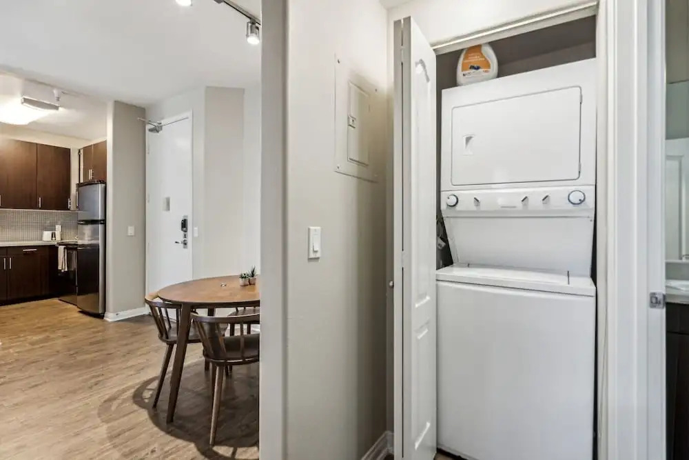 Chic Marina Oasis 5 Star Amenities Central