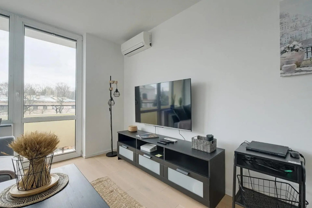 Luxurious 3br Apt Center