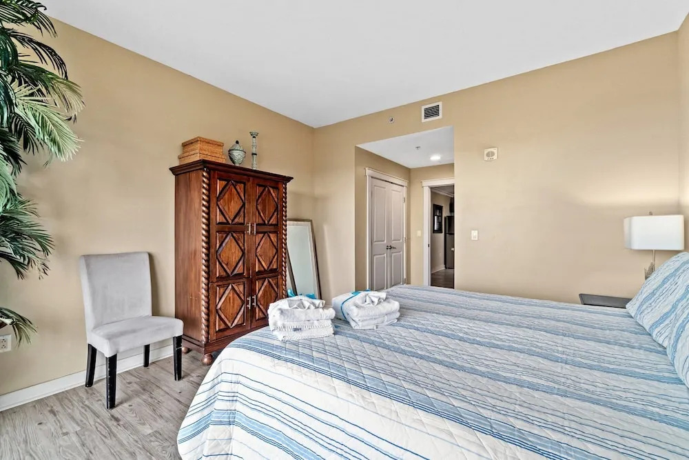 Rooftop Views of The Gulf! 1800 Square Foot Private Rooftop Terrace