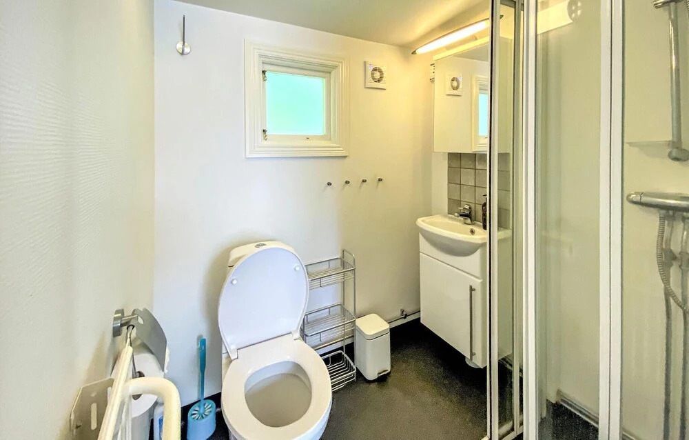 2 Bedroom Pet Friendly Home In Ängelholm