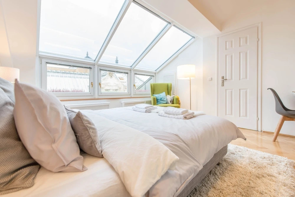 Venus Apartments - Deluxe Loft Skylit