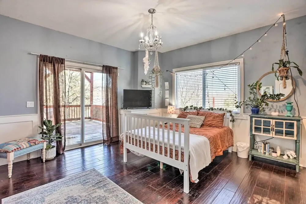 Lovely Lake Arrowhead Home w/ Private Hot Tub