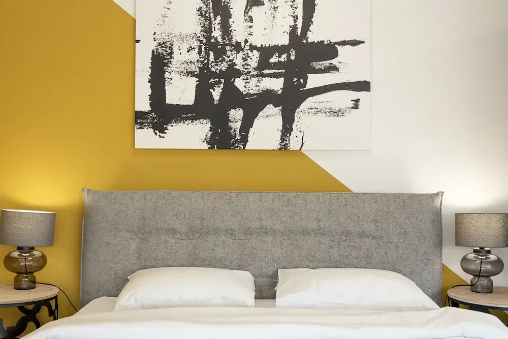 Spacious Urban Retreat Central 2-bedroom Haven for 8