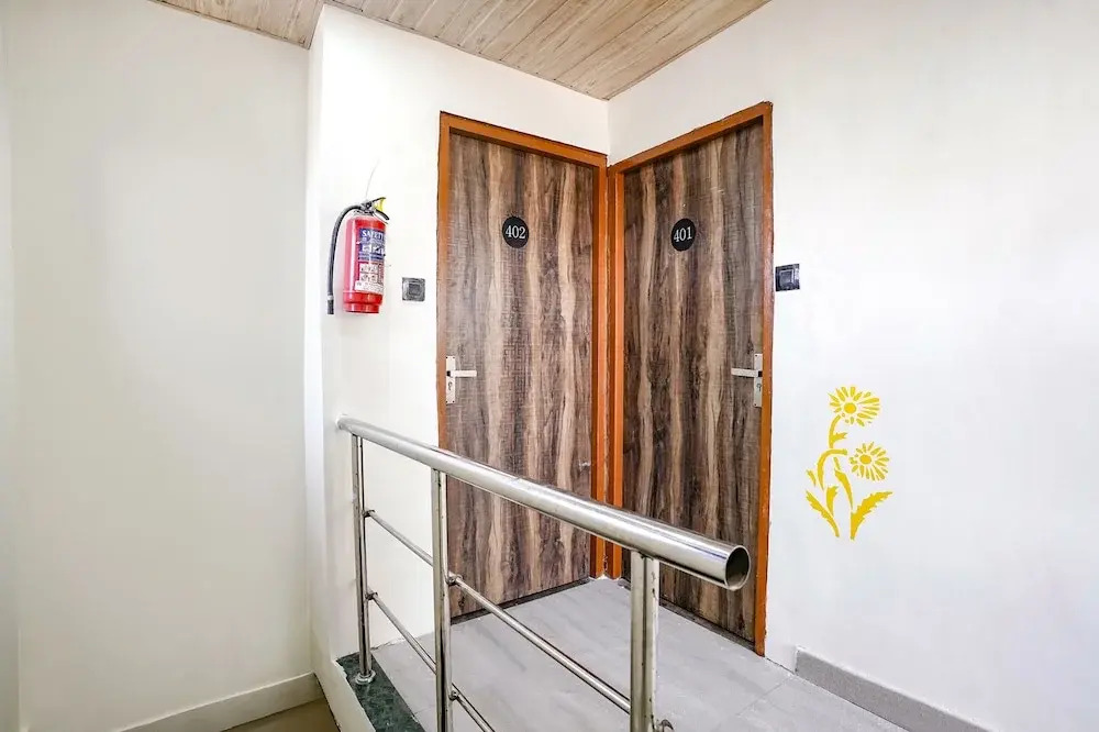 Fabhotel Priceless