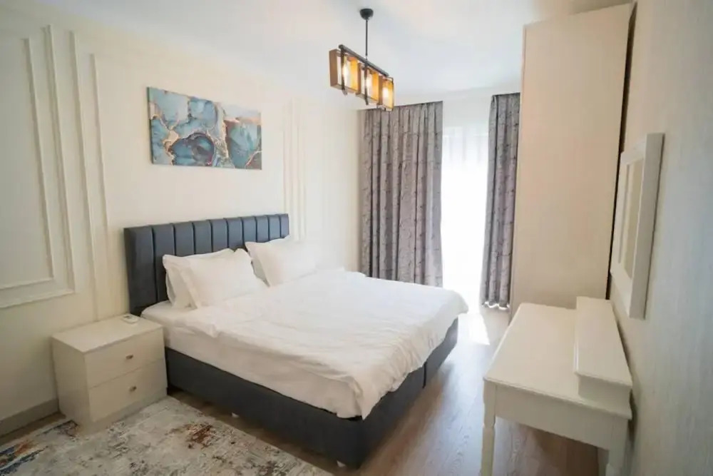 3 B Luxury Apt Near Arena Park AVM