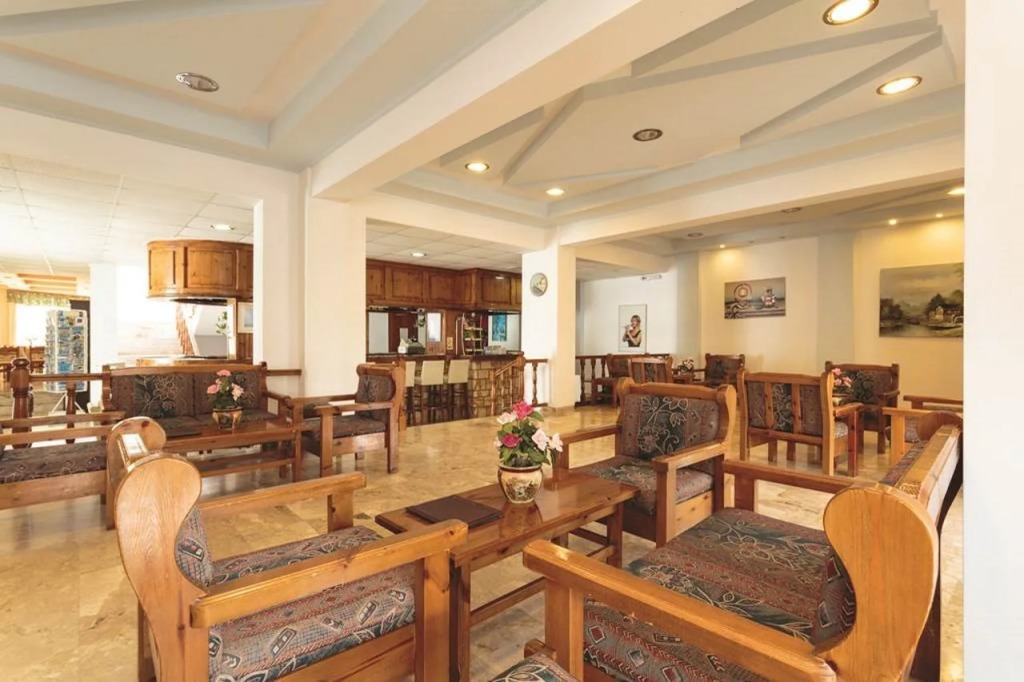 Kamari Bay Hotel