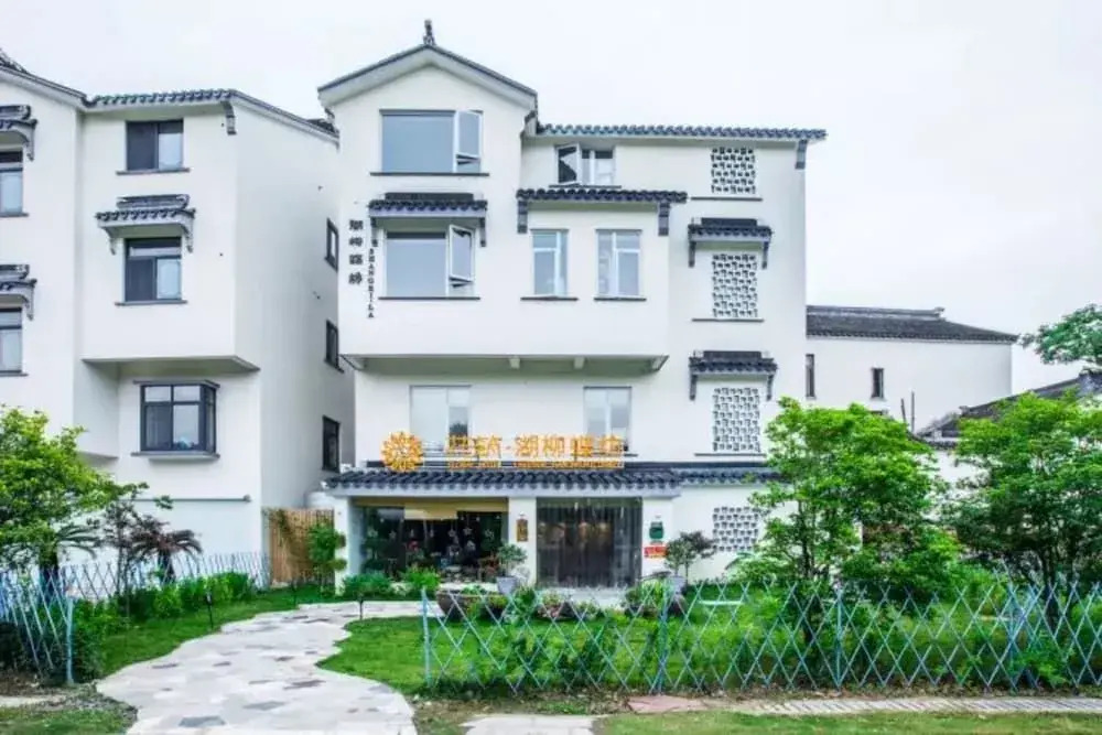 Floral Hotel Huliudiefang