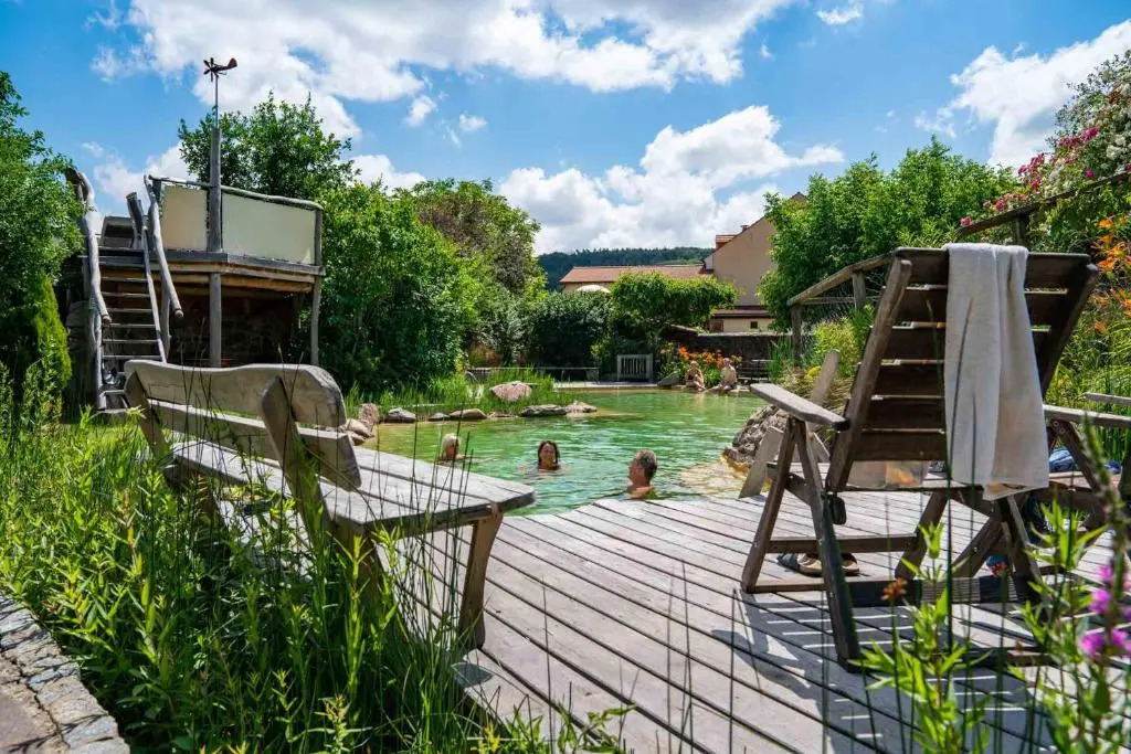 Landhotel Gut Wildberg mit Badeteich und großem Garten