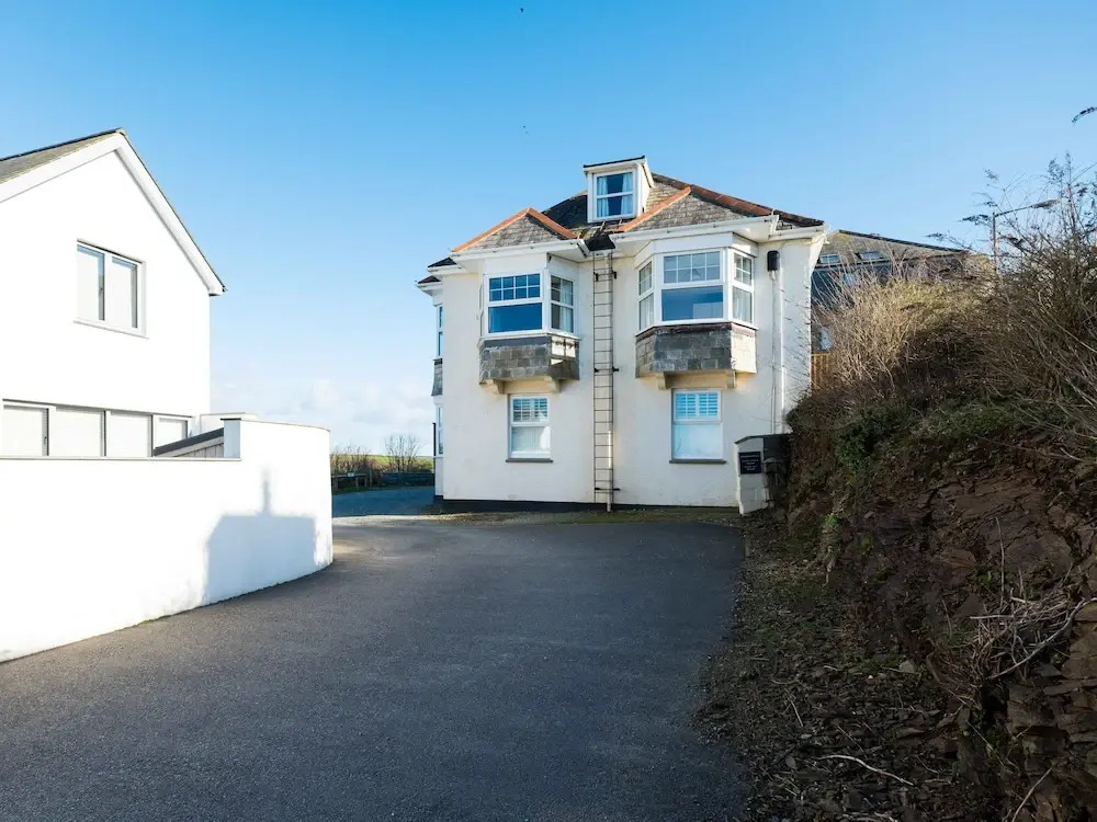 Pinewood Flat 5