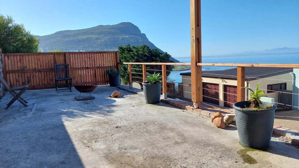 Relax,Revive,Reset & enjoy the sounds of the sea!
