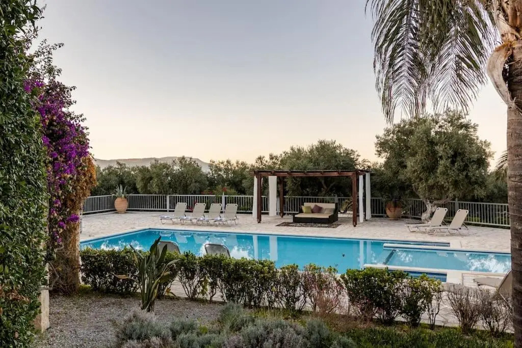 Aloni House - Spacious secluded villa with pool, up to 10 guests