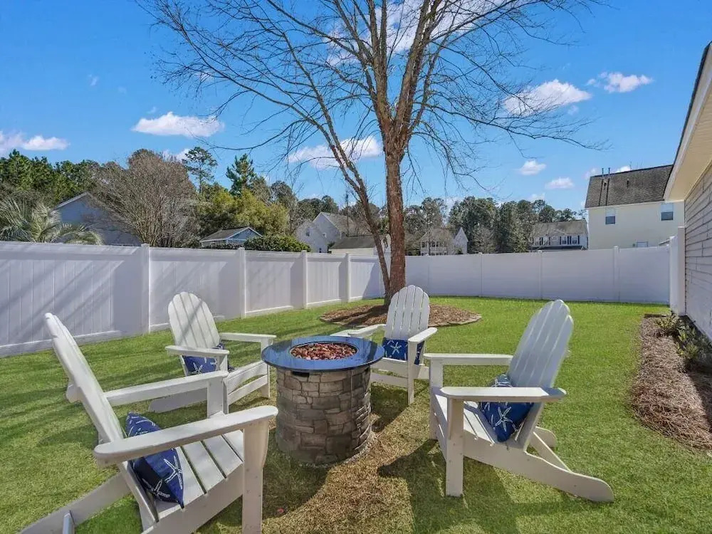Coastal Quarters in Bluffton - Dog Friendly! Bluffton Park Lowcountry Charmer