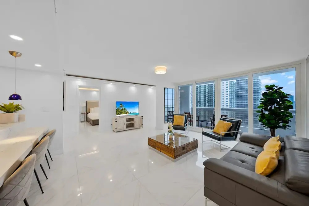 Chic Bayfront Condo With Stunning View