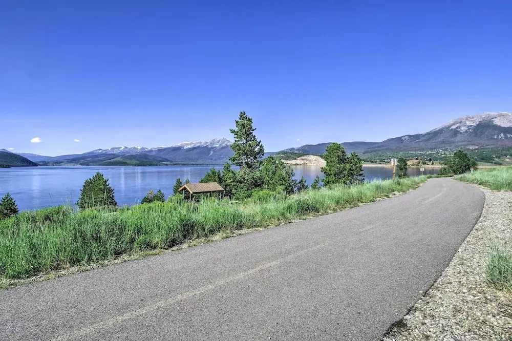 Mtn Views, Ground Floor: Rec Path and Lake Access