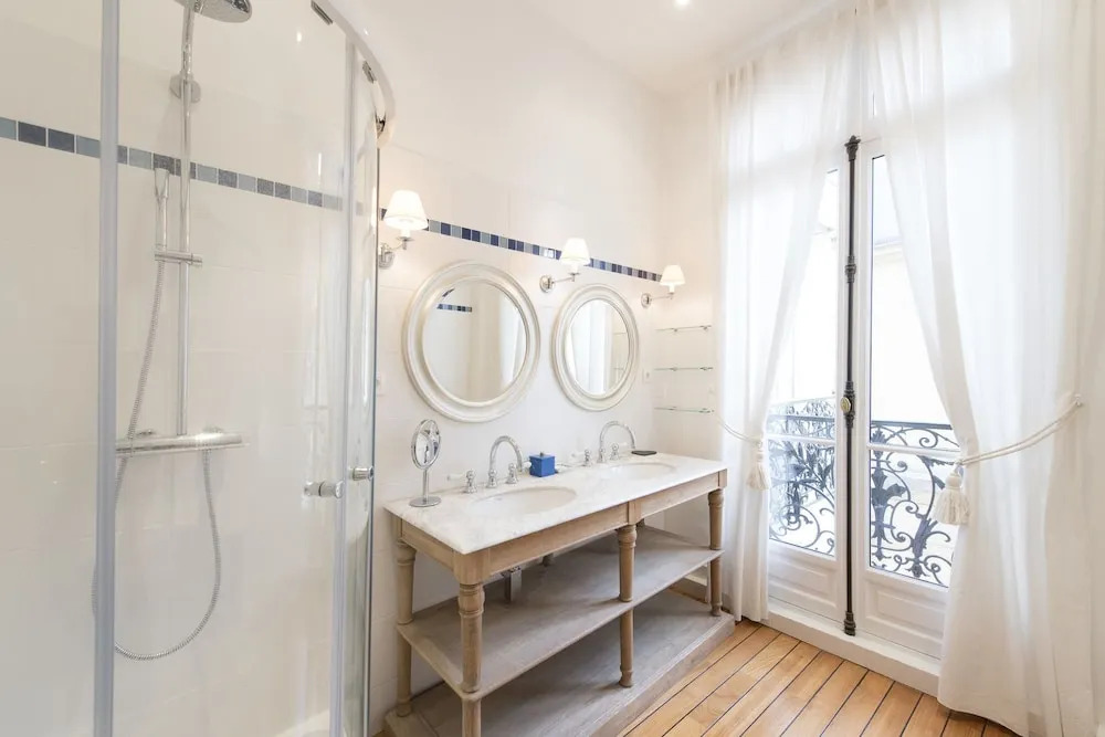 Duplex Near Trocadero