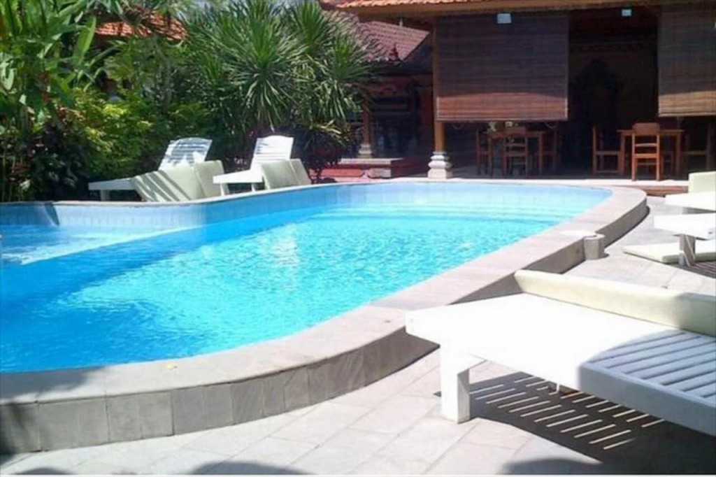 Adus Beach Inn