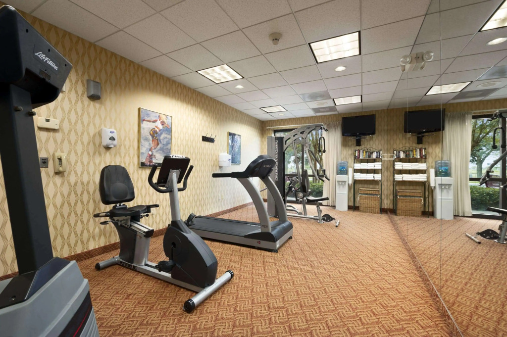 Ramada by Wyndham Suites Orlando Airport- Free Airport Shuttle