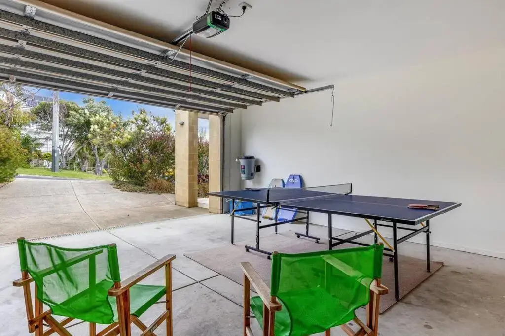 Sea Haven: coastal views, family retreat