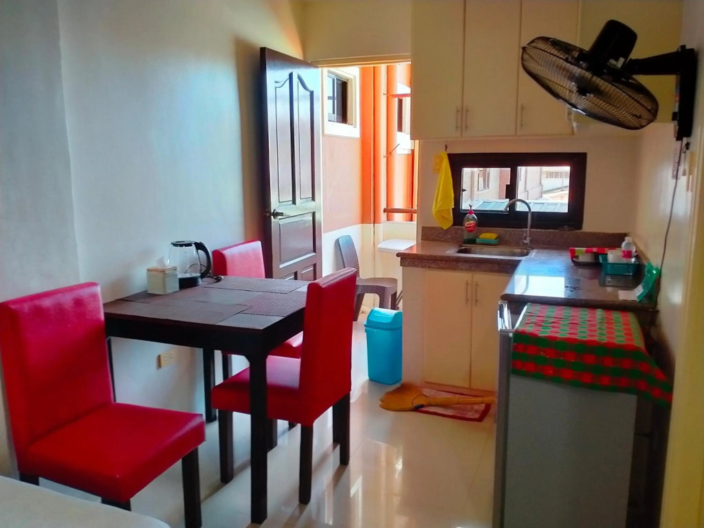 V.F. Riton Apartelle