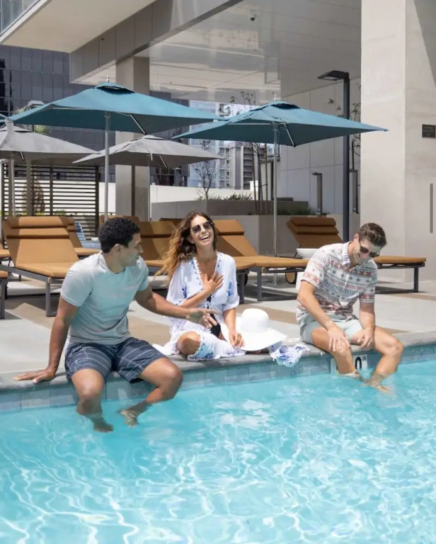 NEW Downtown Luxe King Suite Sauna Pool Access