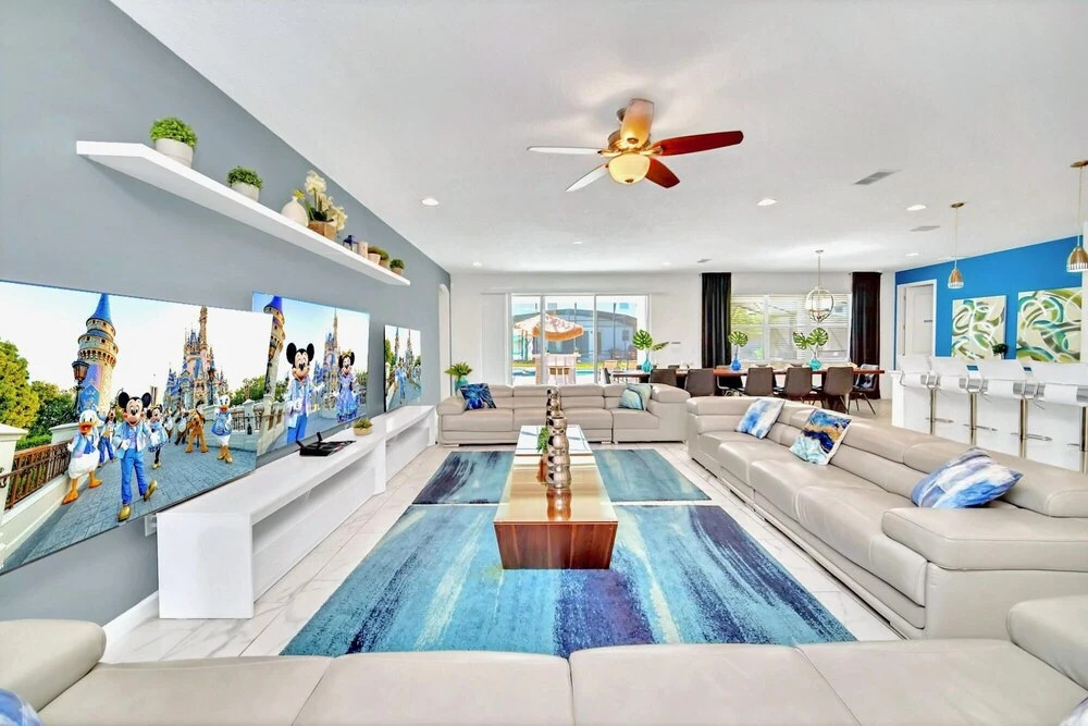 15br Mansion w Private Pool BBQ and Netflix