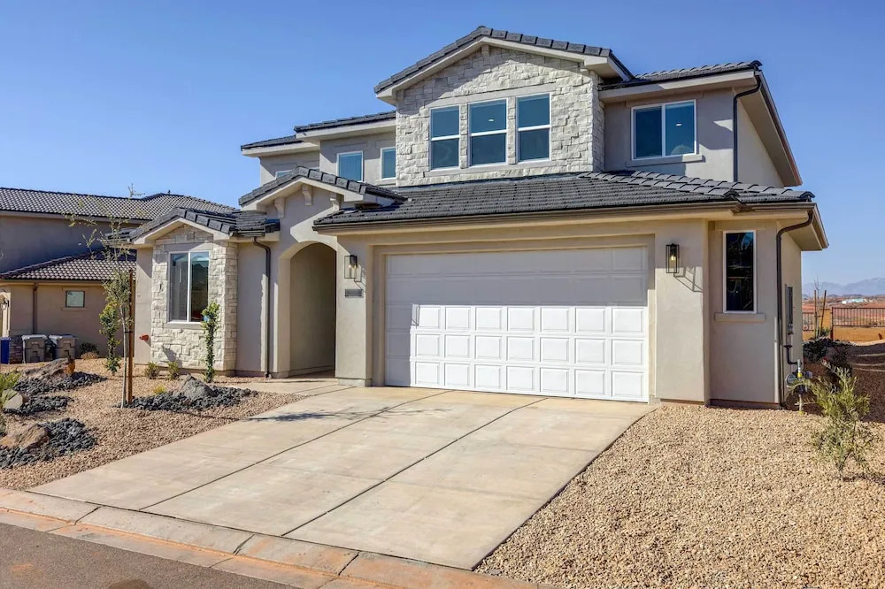 Washington Home w/ Mtn Views, Near Hiking