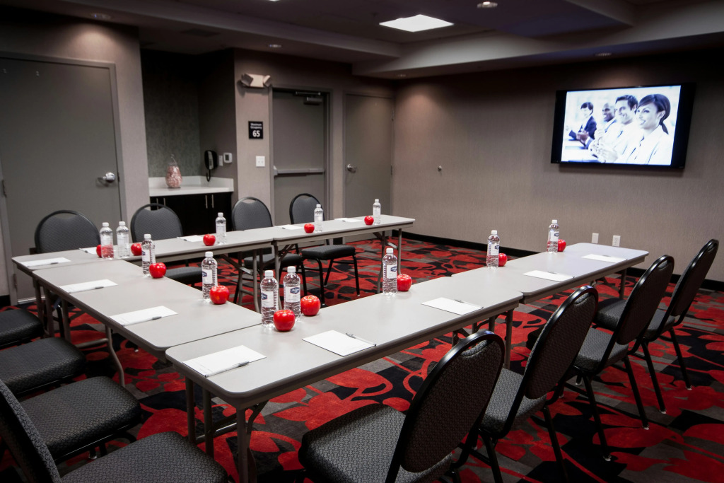 Hampton Inn and Suites Roanoke Airport/Valley View Mall