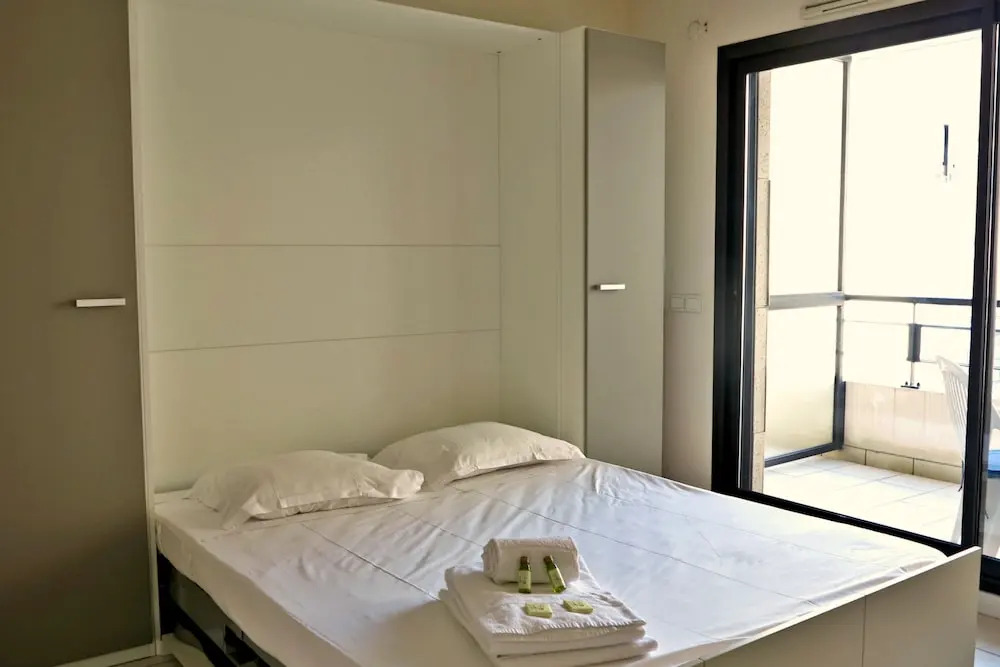 Modern and Cosy Studio