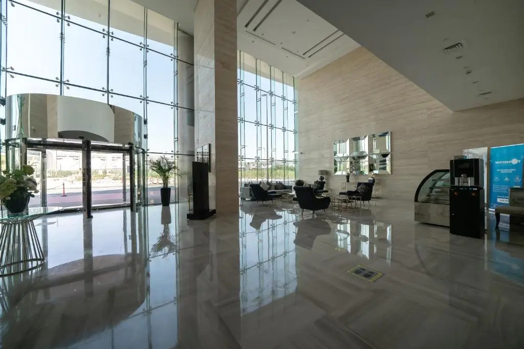 HiGuests - Elegant Studio with Pool and Private Balcony