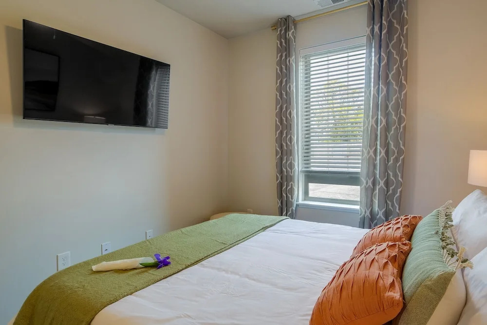 Traverse City Vacation Rental: 1 Mi to Beach!
