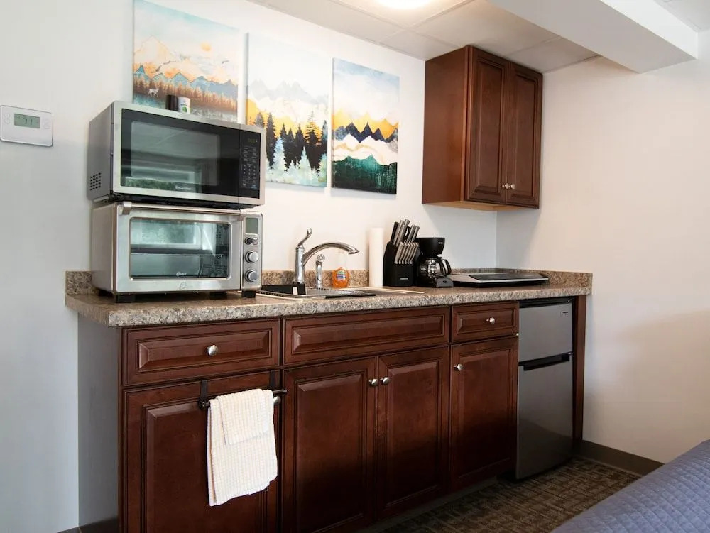 Alaska Frontier Inn