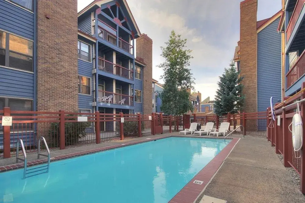 River Mnt Lodge E302
