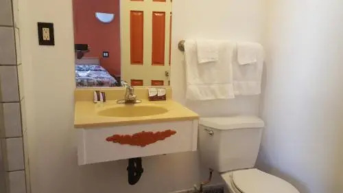 Deluxe Motel, Los Angeles Area
