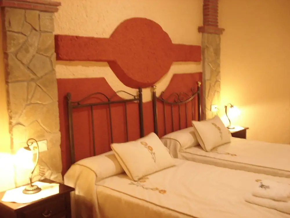 Special Cave House With a Fireplace, Near Sierra Nevada