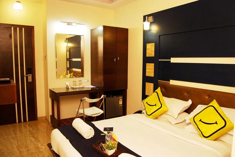 Stay Vista Rooms near Marine Drive
