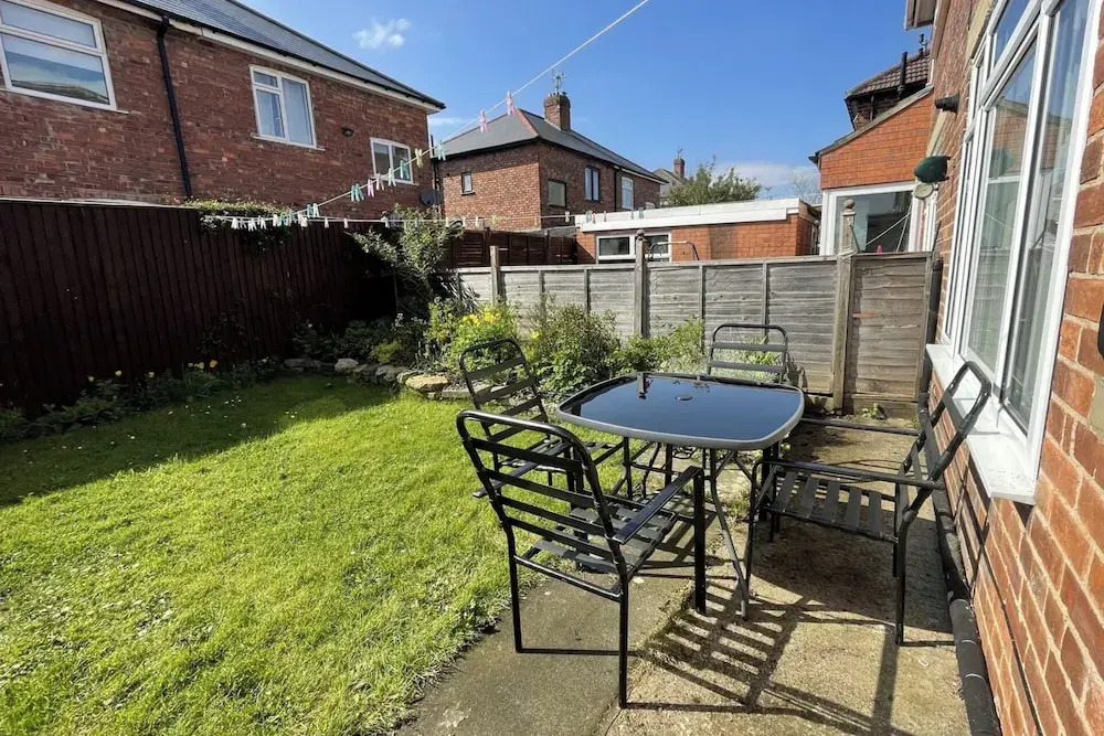 3 Bed House - Sleeps 5 - Wifi, Parking