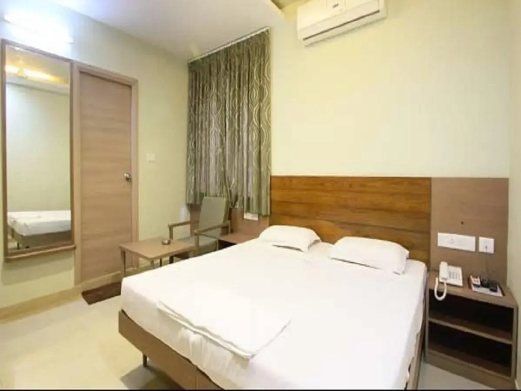 OYO Flagship 19581 Hotel Raj Classic MG Road