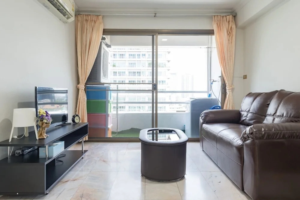 Trendy 2 BR in Thonglor by Pat