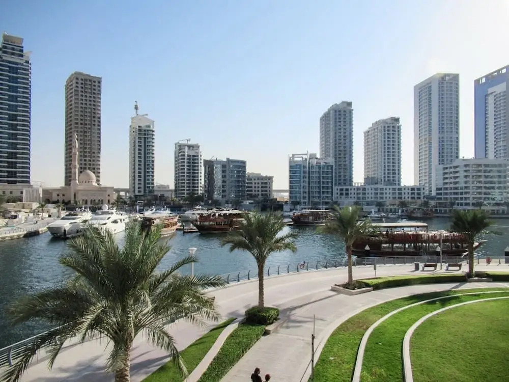 Modern & Classy 1BR Overlooking Marina!