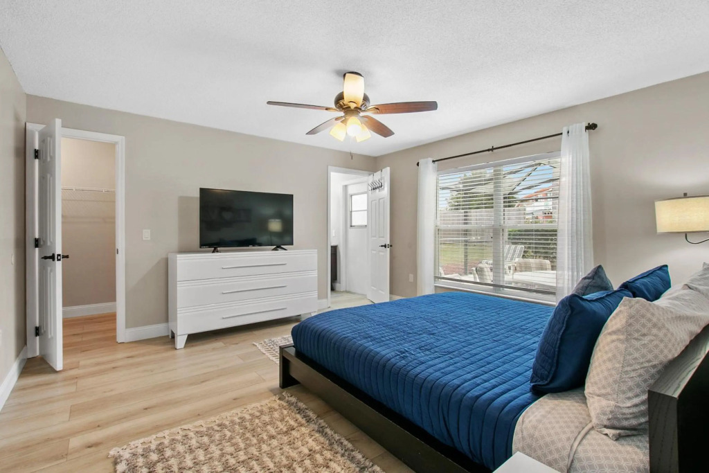 The Eazy Breezy House - 4BR w/ Heated Pool